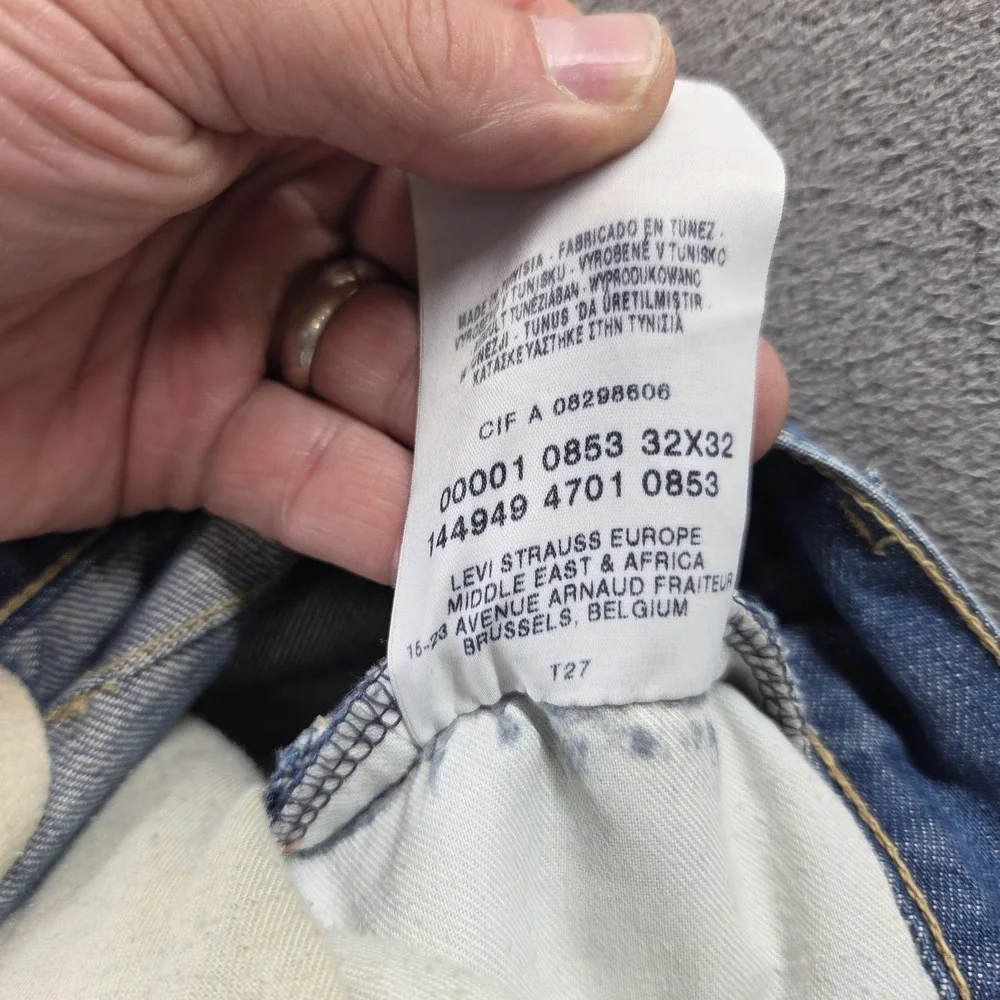 VTG Levis Engineered Jeans Mens Blue Twisted Medium Wash Altered Hem Fits 30x28